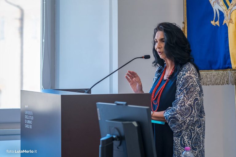 Attrice Alessandra Giardina legge brani Anna Prouse ospite Uniurb Foto Lula Merlo