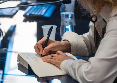 libro Anna Prouse ospite Uniurb Foto Lula Merlo