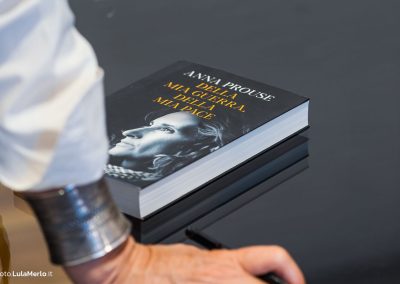 libro Anna Prouse ospite Uniurb Foto Lula Merlo