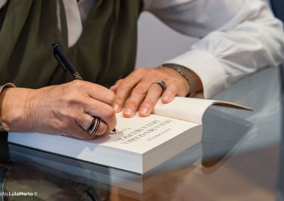 libro Anna Prouse ospite Uniurb Foto Lula Merlo