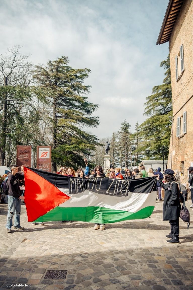 Corteo transfemminista Urbino 8 marzo | Foto Lula Merlo