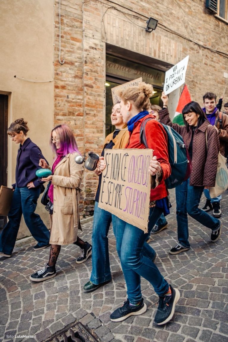 Corteo transfemminista Urbino 8 marzo | Foto Lula Merlo