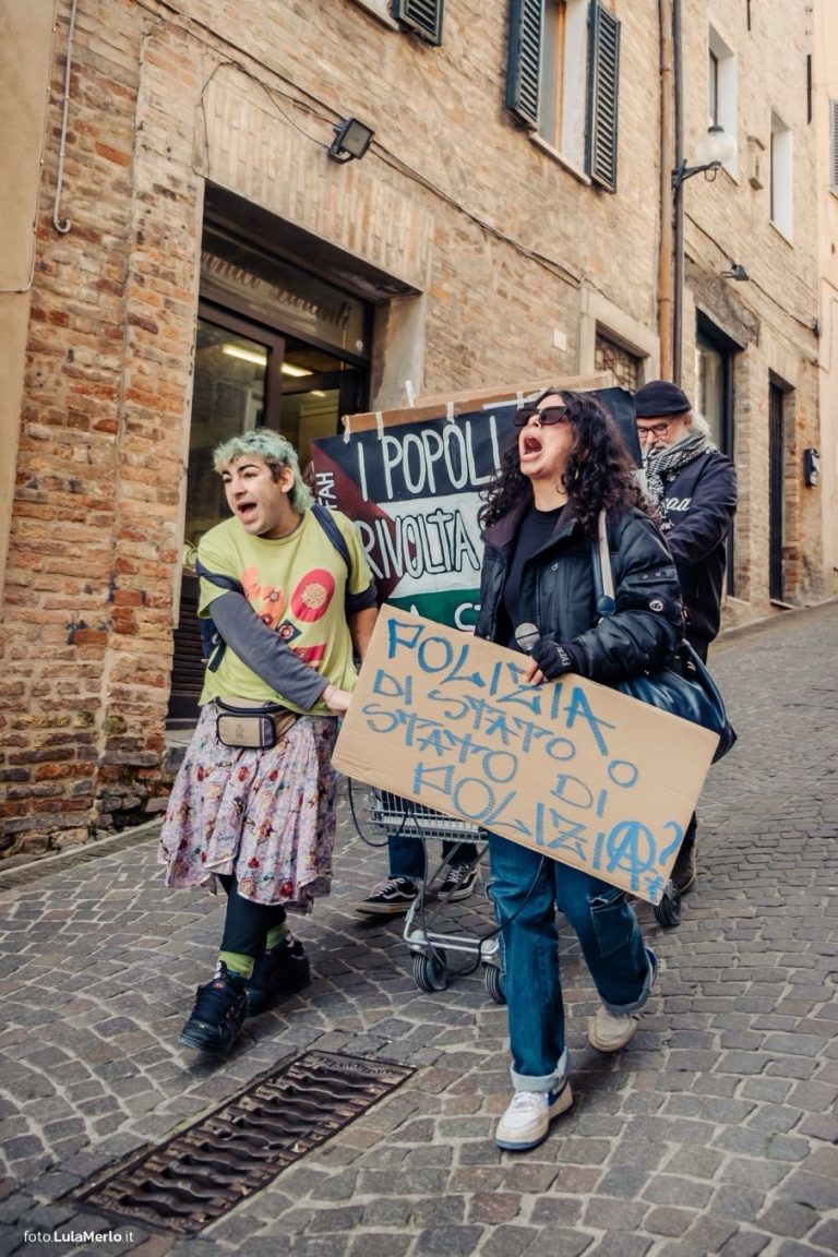Corteo transfemminista Urbino 8 marzo | Foto Lula Merlo
