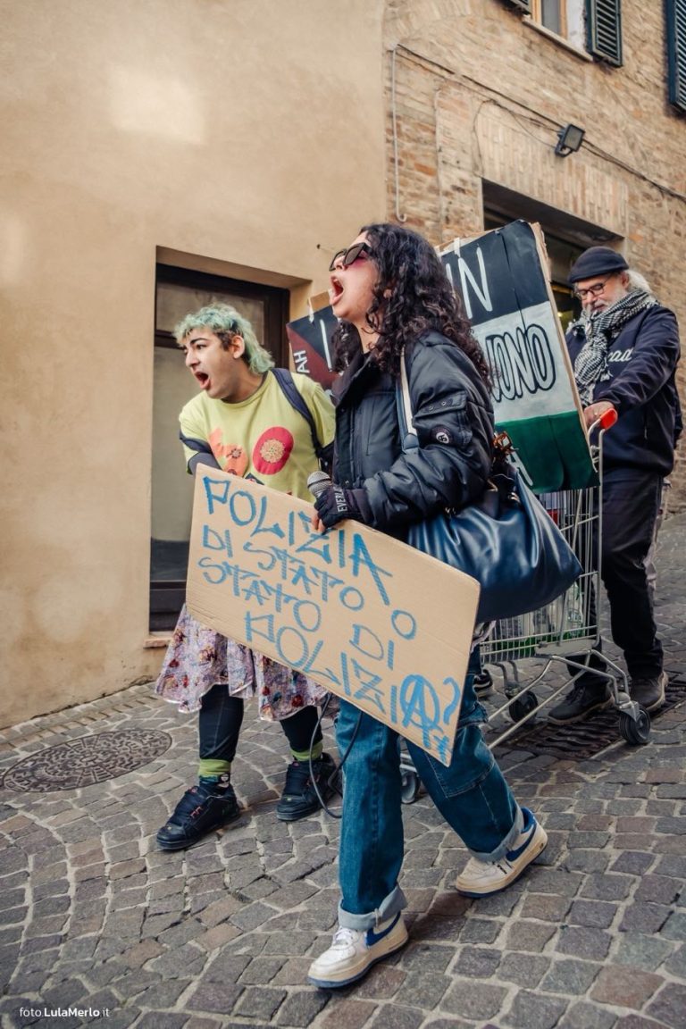 Corteo transfemminista Urbino 8 marzo | Foto Lula Merlo