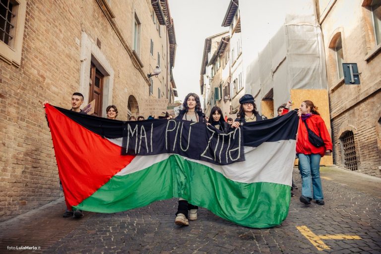 Corteo transfemminista Urbino 8 marzo | Foto Lula Merlo