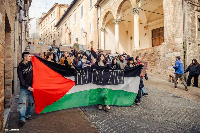 Corteo transfemminista Urbino 8 marzo | Foto Lula Merlo