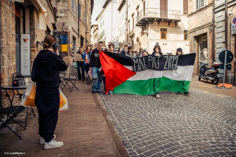 Corteo transfemminista Urbino 8 marzo | Foto Lula Merlo