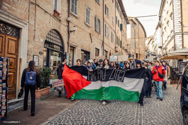 Corteo transfemminista Urbino 8 marzo | Foto Lula Merlo