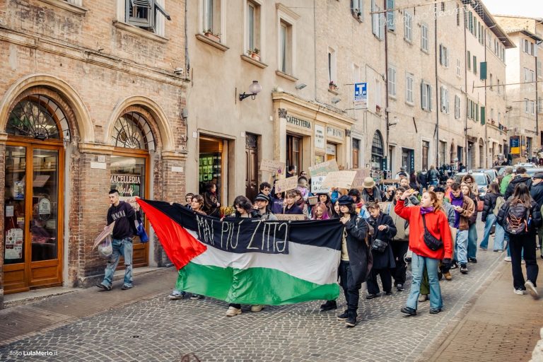 Corteo transfemminista Urbino 8 marzo | Foto Lula Merlo