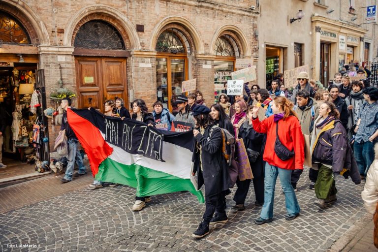 Corteo transfemminista Urbino 8 marzo | Foto Lula Merlo