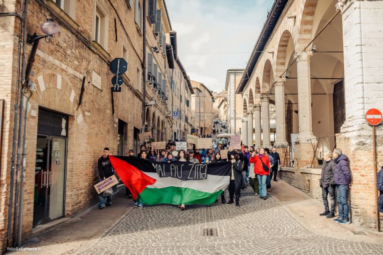 Corteo transfemminista Urbino 8 marzo | Foto Lula Merlo