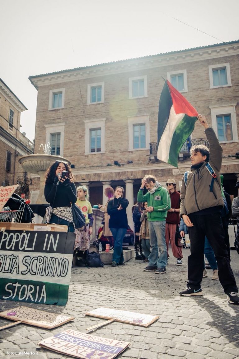 Corteo transfemminista Urbino 8 marzo | Foto Lula Merlo