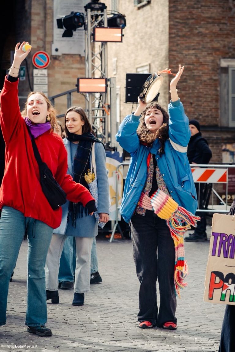 Corteo transfemminista Urbino 8 marzo | Foto Lula Merlo