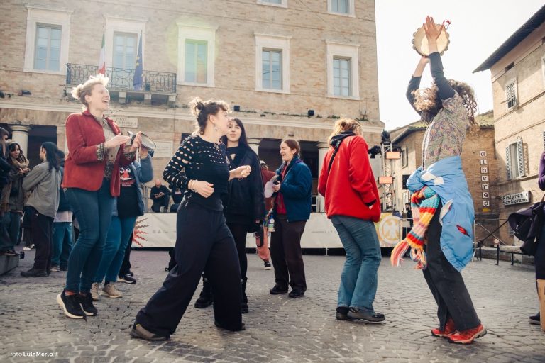 Corteo transfemminista Urbino 8 marzo | Foto Lula Merlo