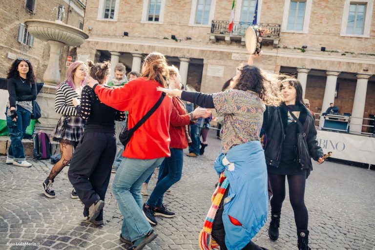 Corteo transfemminista Urbino 8 marzo | Foto Lula Merlo