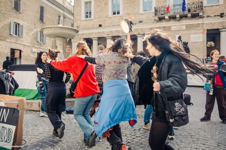 Corteo transfemminista Urbino 8 marzo | Foto Lula Merlo