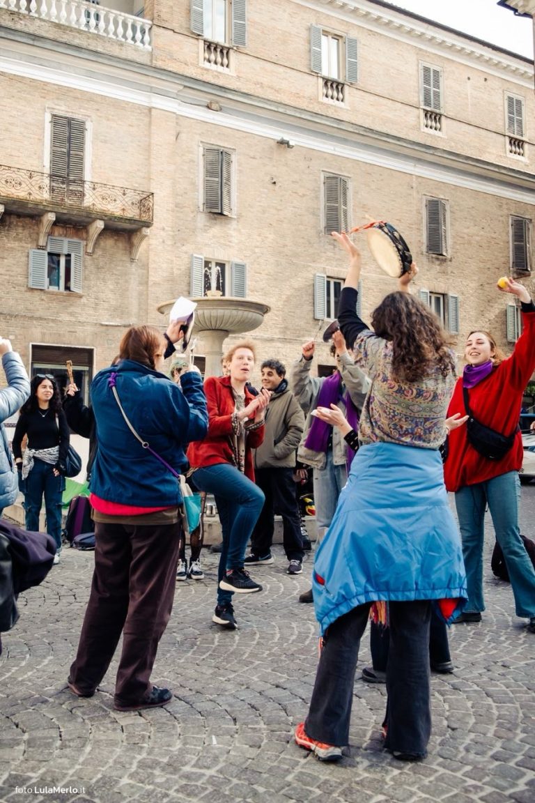 Corteo transfemminista Urbino 8 marzo | Foto Lula Merlo