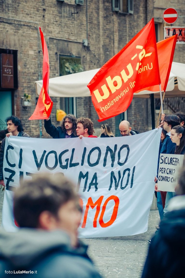 manifestazione udu urbino contro dl sicurezza