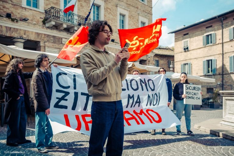 manifestazione udu urbino contro dl sicurezza