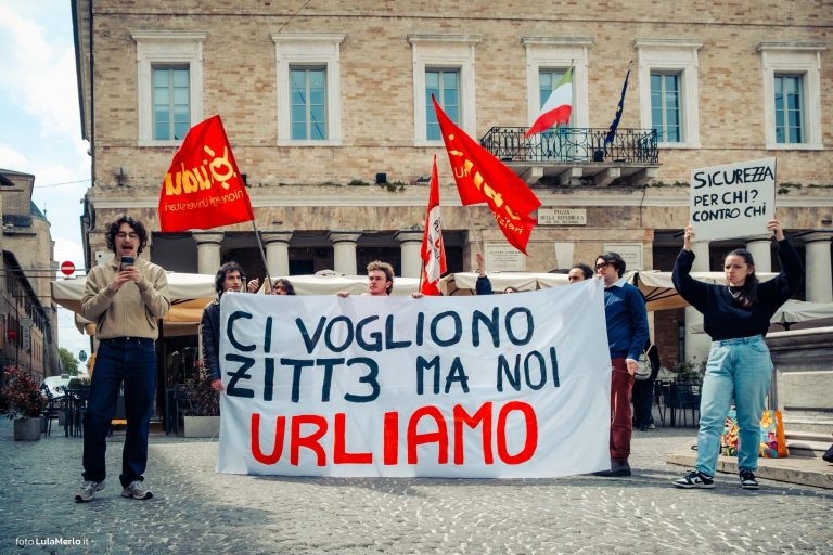 manifestazione udu urbino contro dl sicurezza