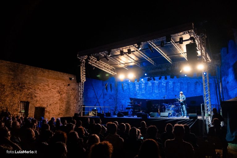 Ida Nielsen bassista live fano jazz, foto Lula Merlo
