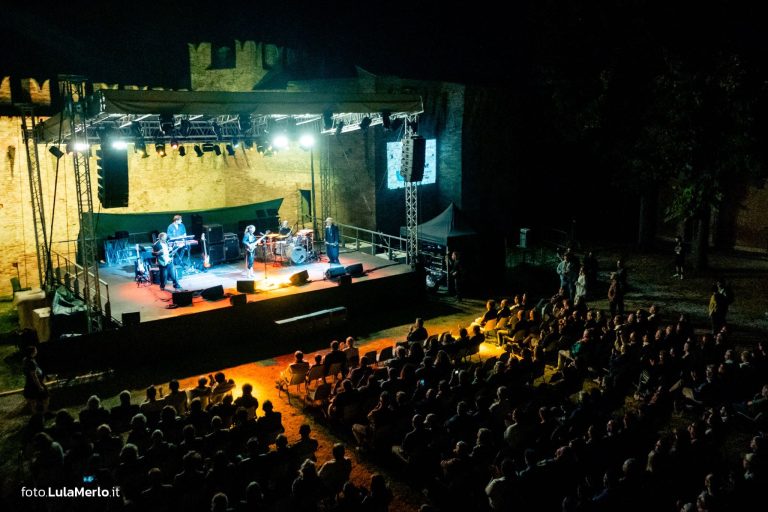 Ida Nielsen bassista live fano jazz, foto Lula Merlo