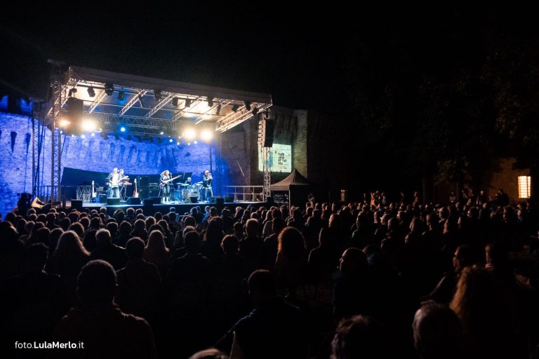 Ida Nielsen bassista live fano jazz, foto Lula Merlo