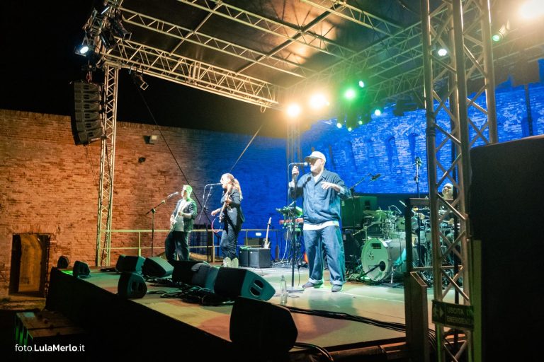 Ida Nielsen bassista live fano jazz, foto Lula Merlo