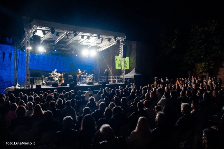 Ida Nielsen bassista live fano jazz, foto Lula Merlo
