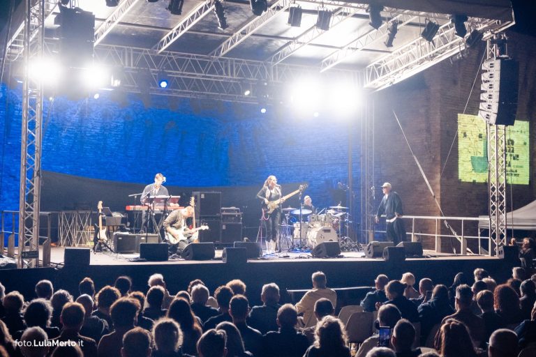 Ida Nielsen bassista live fano jazz, foto Lula Merlo