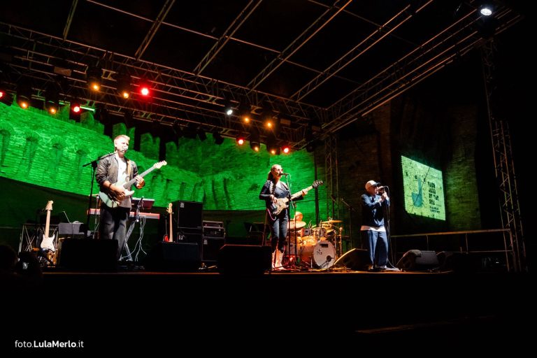 Ida Nielsen bassista live fano jazz, foto Lula Merlo