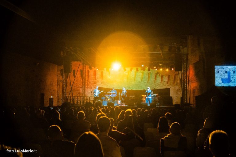 Ida Nielsen bassista live fano jazz, foto Lula Merlo