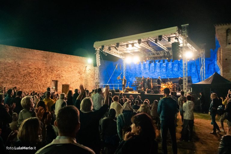 Ida Nielsen bassista live fano jazz, foto Lula Merlo