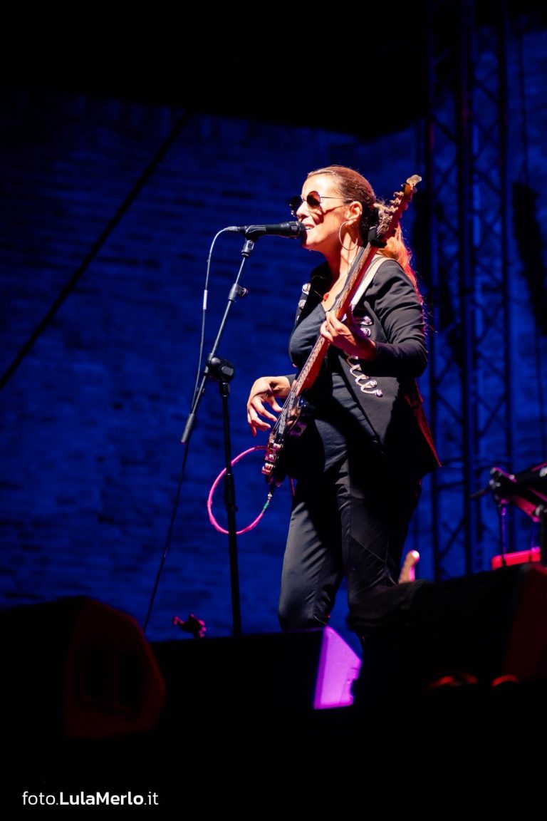 Ida Nielsen bassista live fano jazz, foto Lula Merlo
