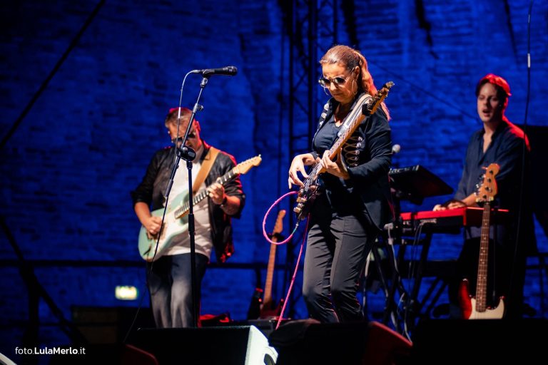 Ida Nielsen bassista live fano jazz, foto Lula Merlo