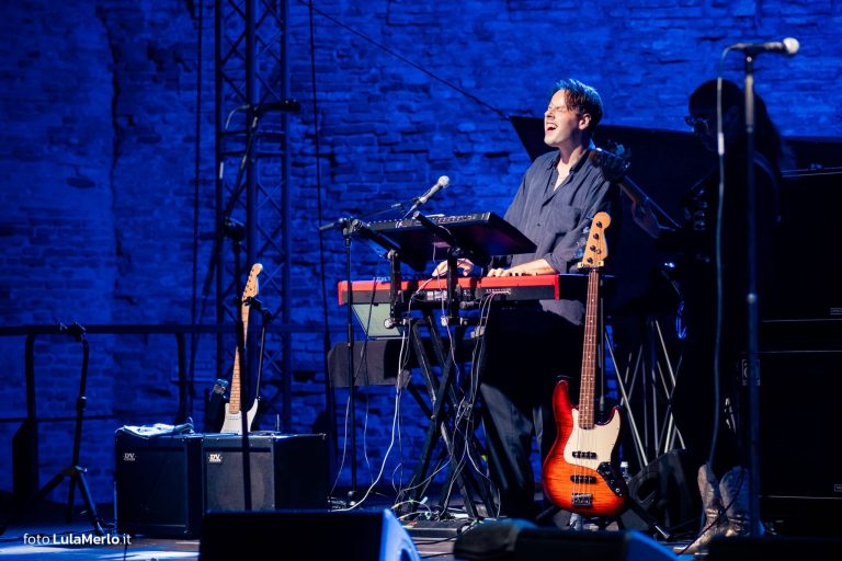 Ida Nielsen bassista live fano jazz, foto Lula Merlo