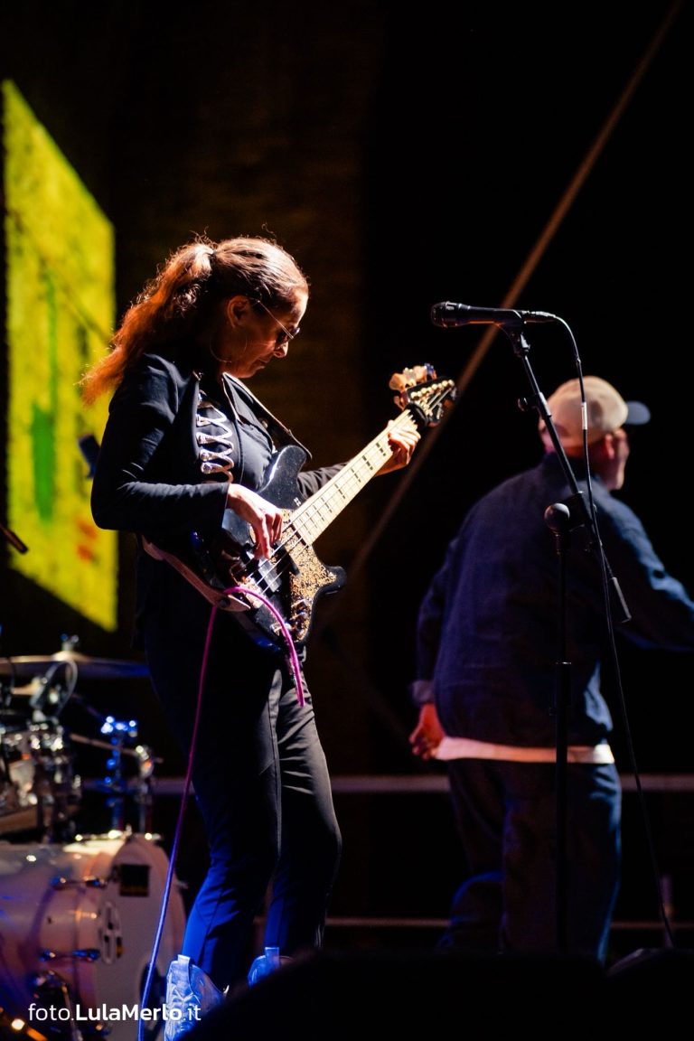 Ida Nielsen bassista live fano jazz, foto Lula Merlo