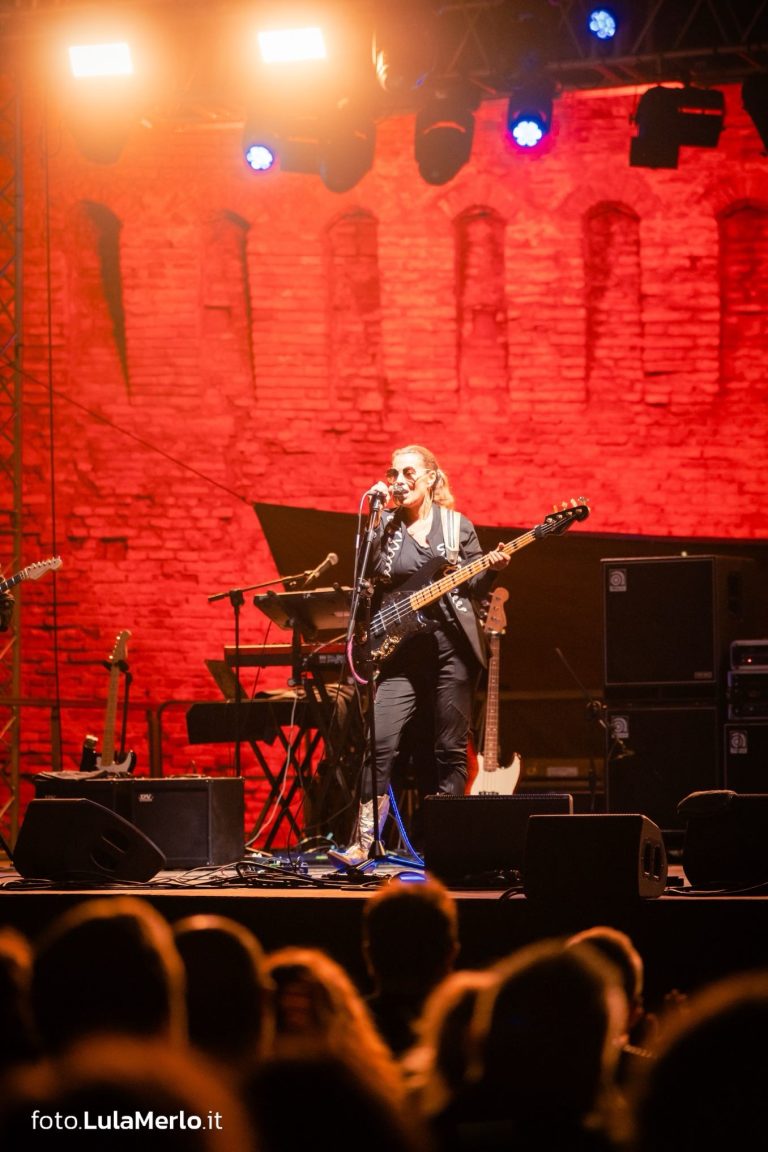 Ida Nielsen bassista live fano jazz, foto Lula Merlo
