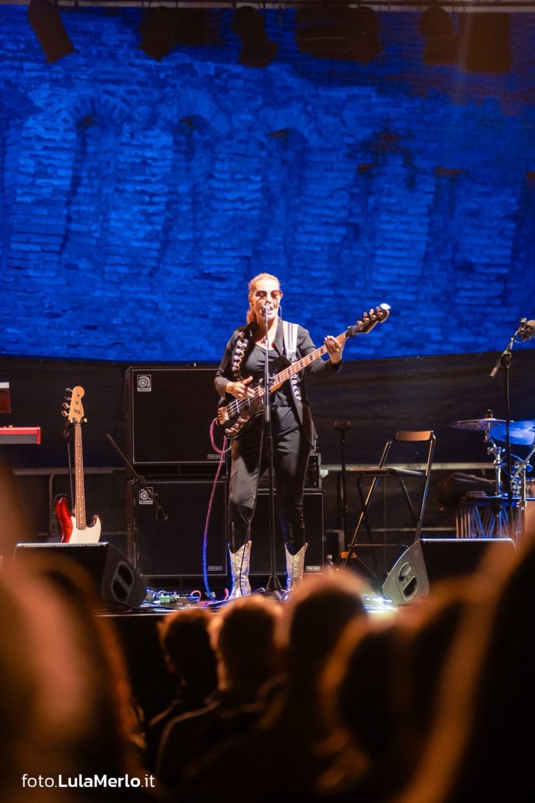 Ida Nielsen bassista live fano jazz, foto Lula Merlo