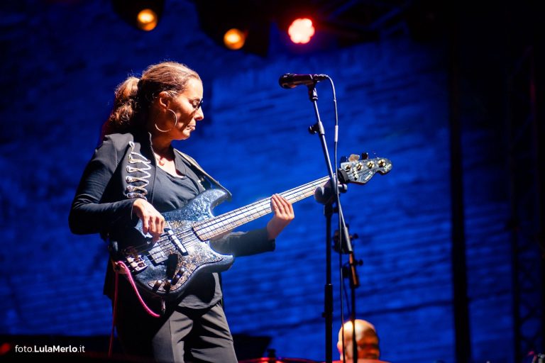 Ida Nielsen bassista live fano jazz, foto Lula Merlo
