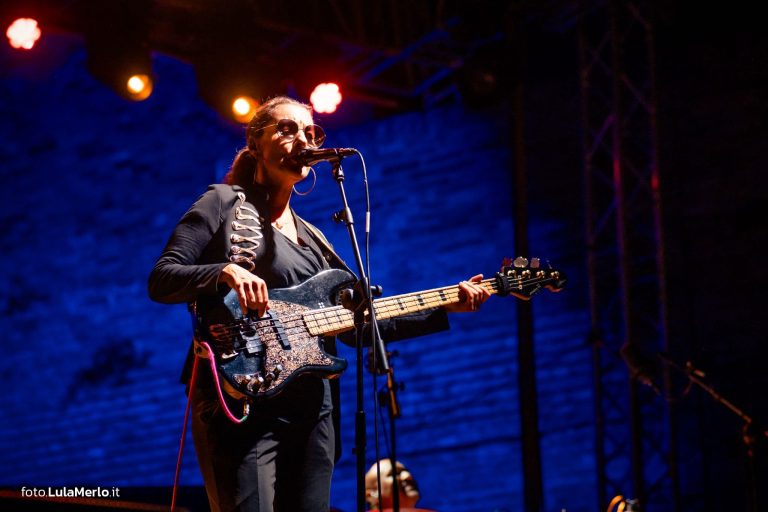 Ida Nielsen bassista live fano jazz, foto Lula Merlo