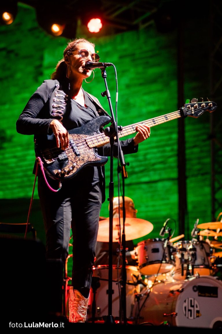 Ida Nielsen bassista live fano jazz, foto Lula Merlo