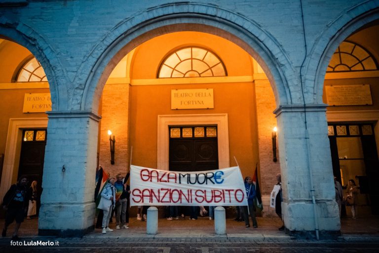 Manifestazione pro-palestina Fano foto Lula Merlo