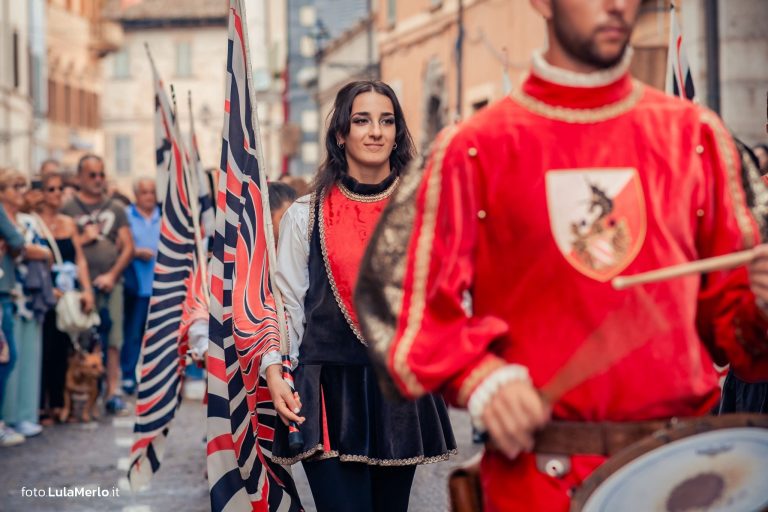 Pergola Medievale corteo storico foto Lula Merlo
