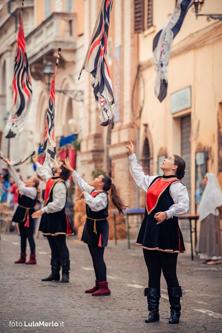 Pergola Medievale corteo storico foto Lula Merlo