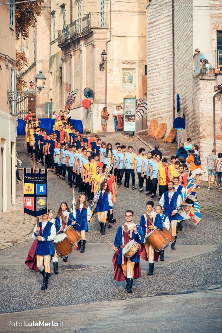 Pergola Medievale corteo storico foto Lula Merlo