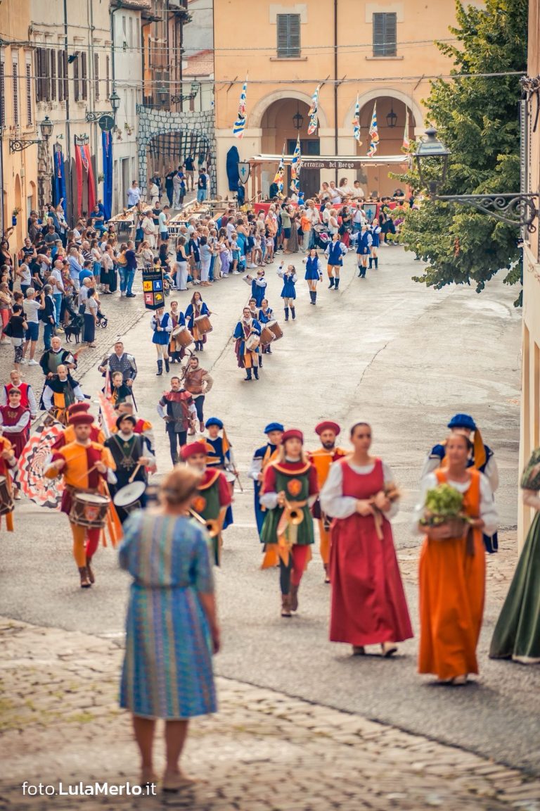 Pergola Medievale corteo storico foto Lula Merlo