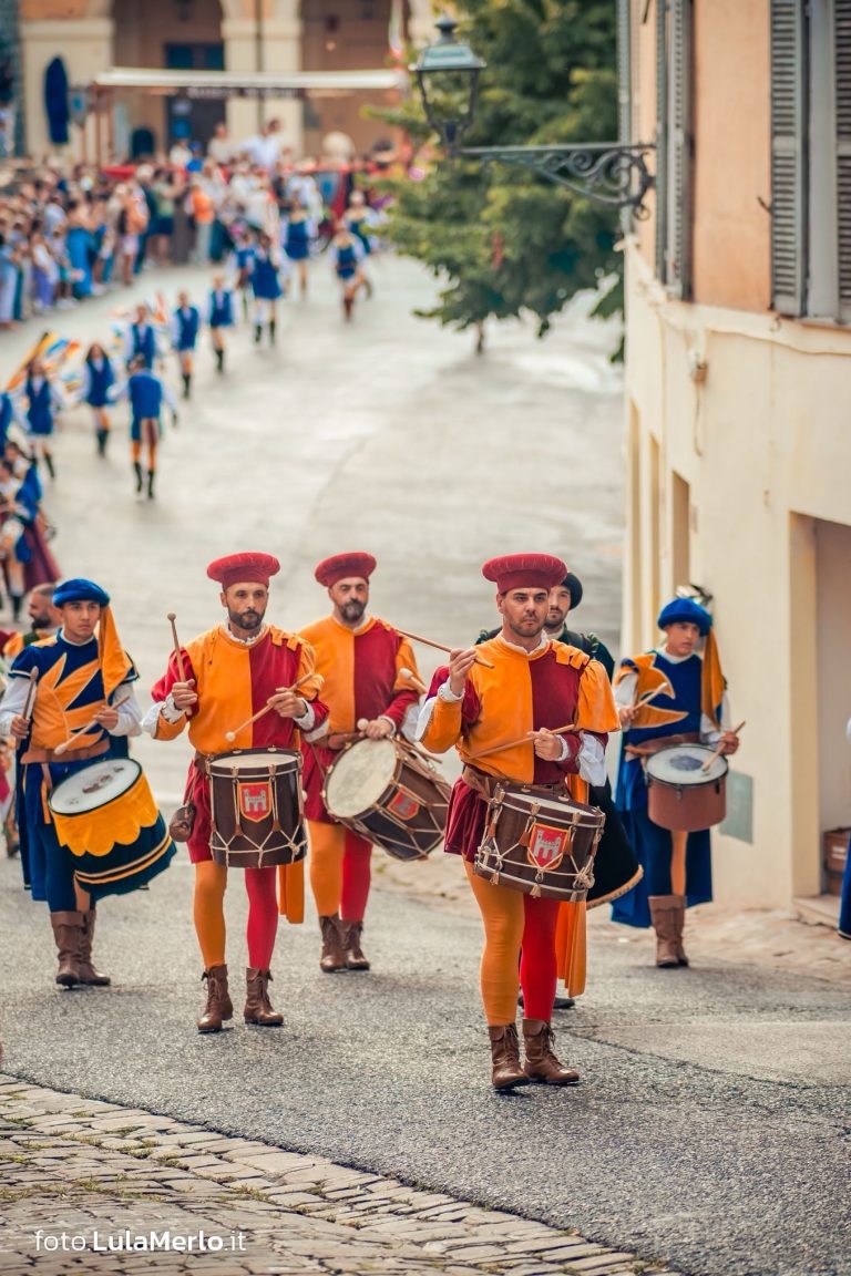 Pergola Medievale corteo storico foto Lula Merlo