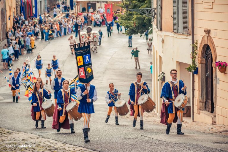 Pergola Medievale corteo storico foto Lula Merlo