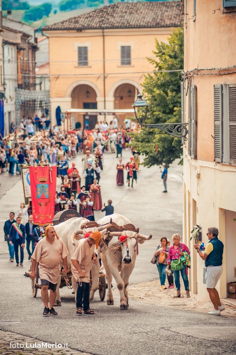 Pergola Medievale corteo storico foto Lula Merlo